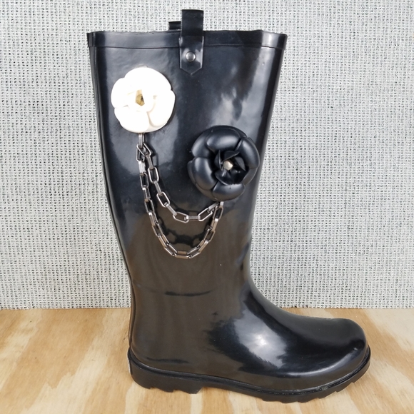 Dirty Laundry Black Rubber Rain Boot Chain Floral